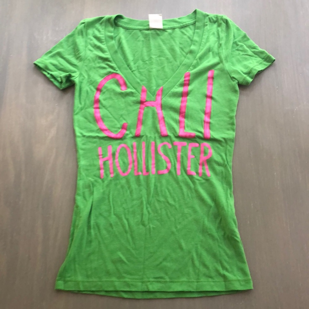 Hollister v neck tee. Size XS